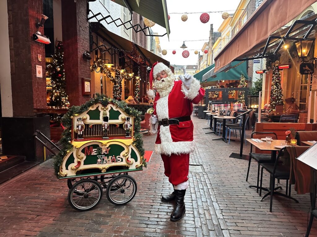 kerstman met draaiorgel entertainment